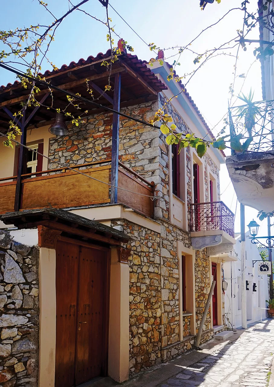 skiathistiko-spiti-mentor-travel